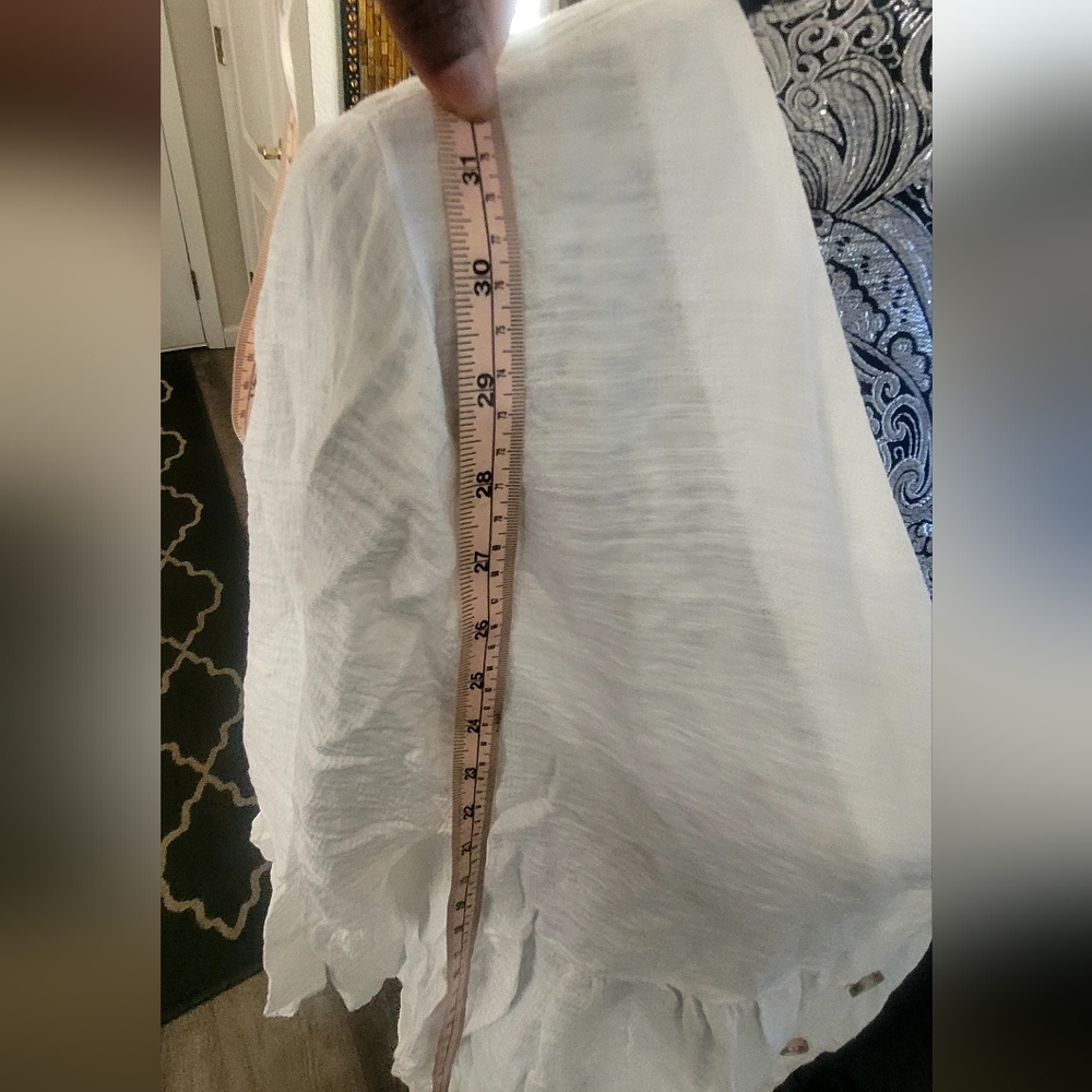 Chic White V-Neck Blouse Or Cover Up Or MINI  with Button Detail - Picture 4 of 4